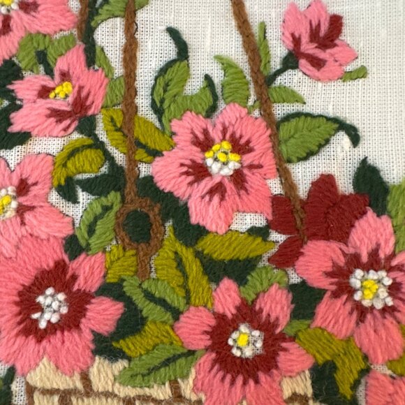 Crewel MCM BOHO Hanging Basket Pink Flowers Vintage 13 x 10" - Picture 2 of 6